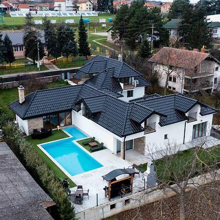 City Escape Luxury Villa Zuce ภายนอก รูปภาพ