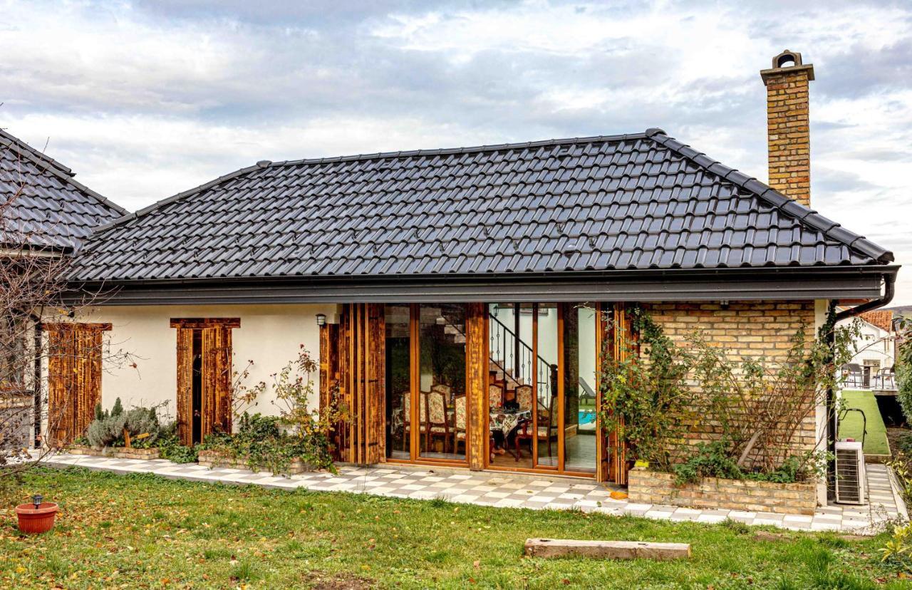 City Escape Luxury Villa Zuce ภายนอก รูปภาพ