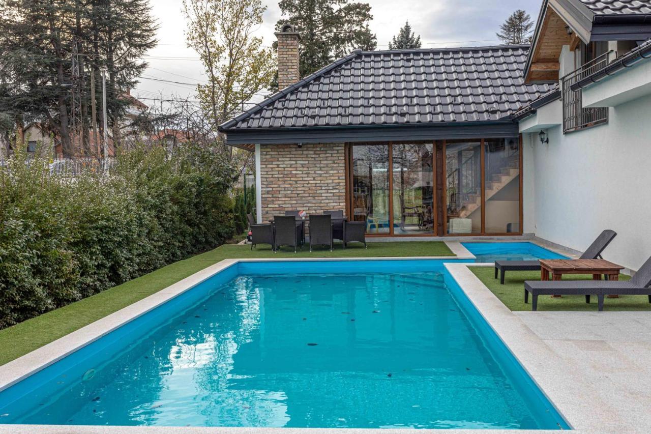 City Escape Luxury Villa Zuce ภายนอก รูปภาพ