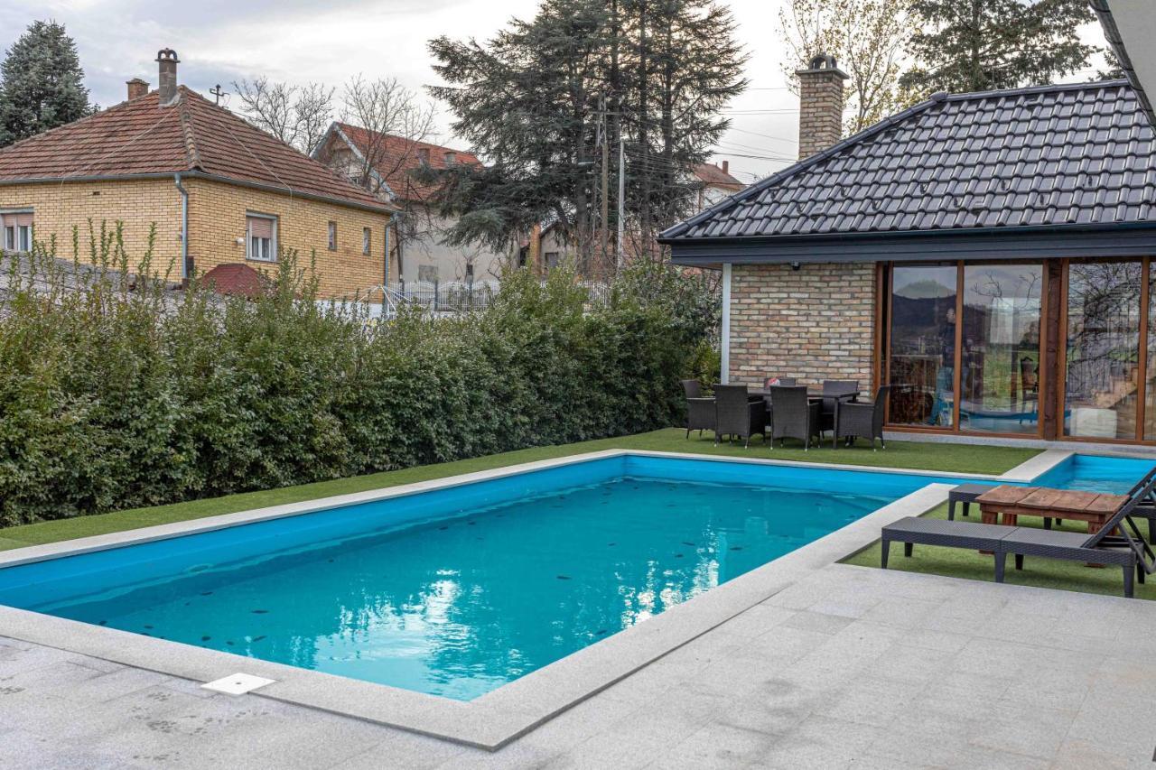 City Escape Luxury Villa Zuce ภายนอก รูปภาพ