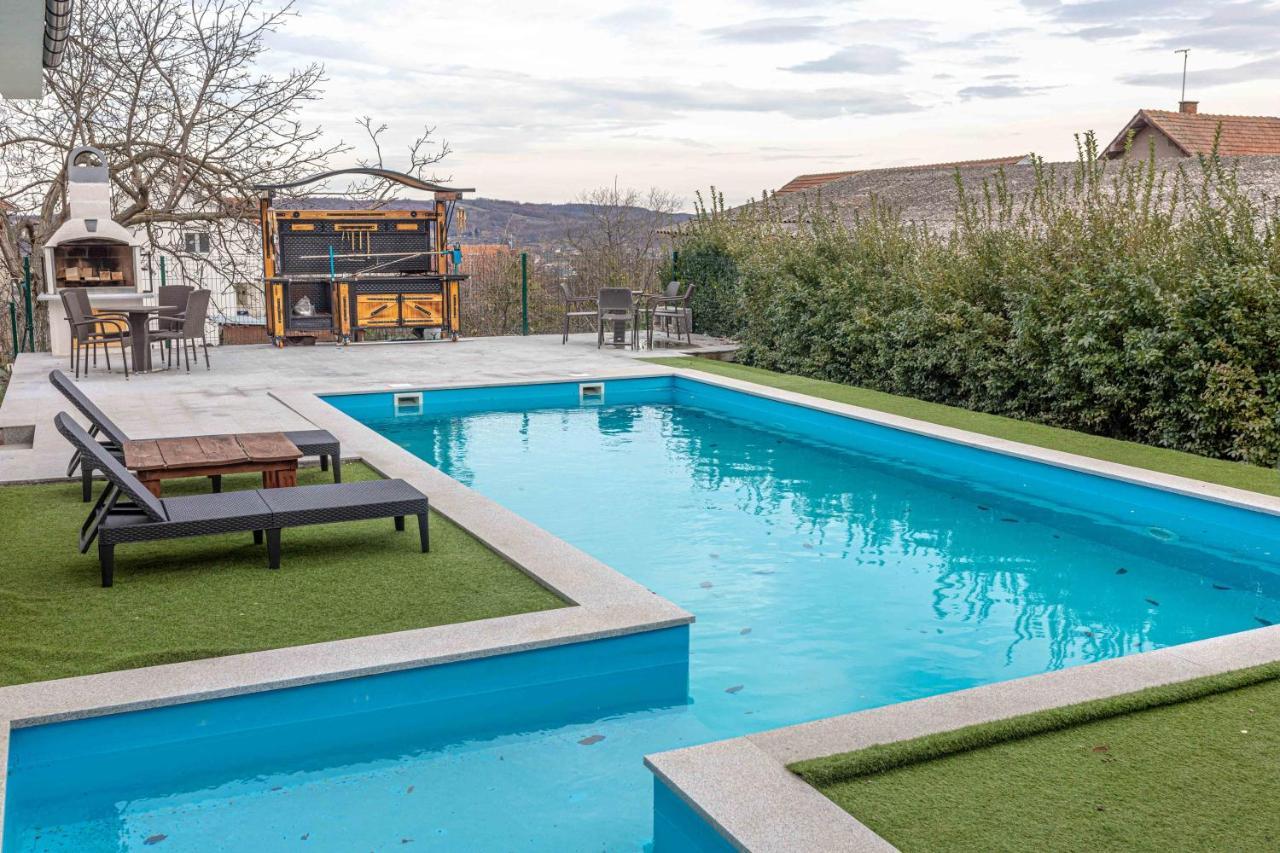 City Escape Luxury Villa Zuce ภายนอก รูปภาพ