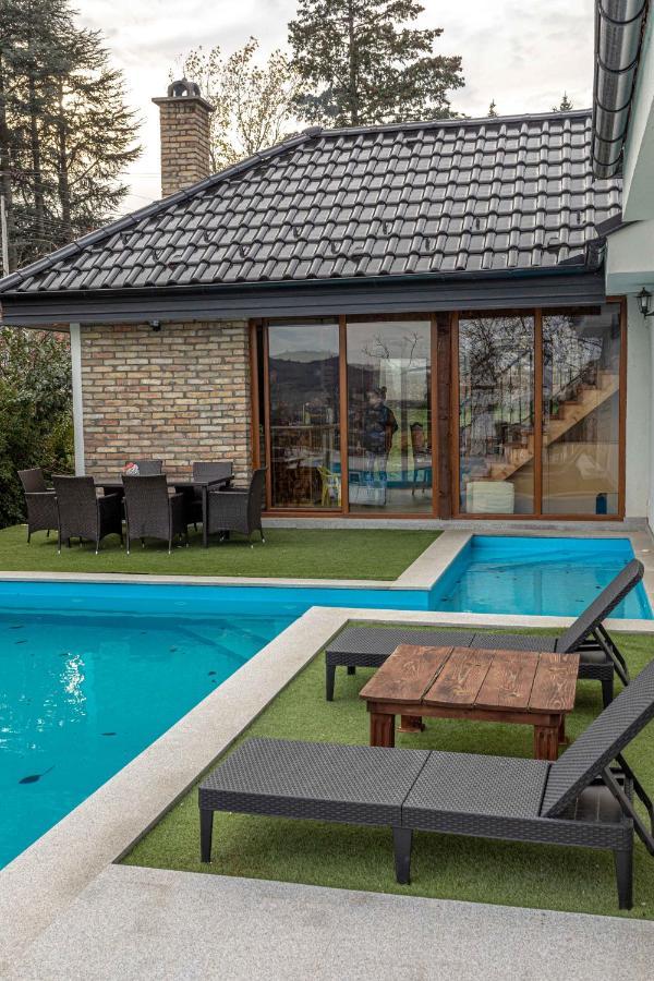 City Escape Luxury Villa Zuce ภายนอก รูปภาพ