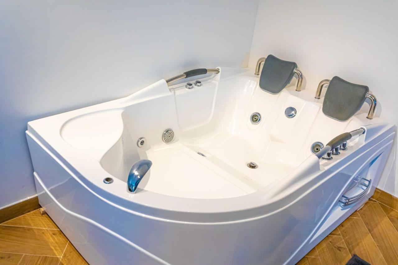 City Escape Luxury Villa Zuce ภายนอก รูปภาพ