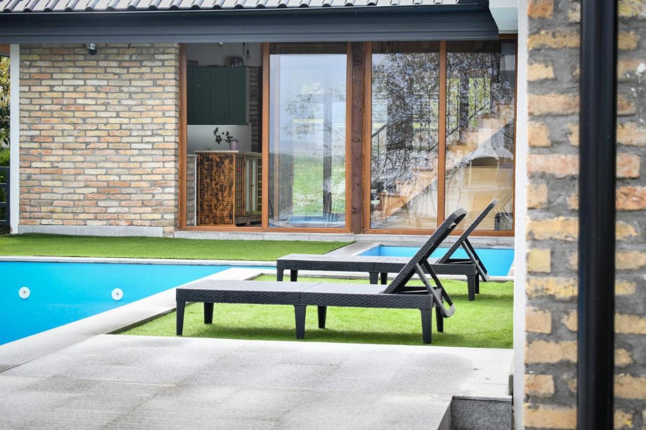 City Escape Luxury Villa Zuce ภายนอก รูปภาพ